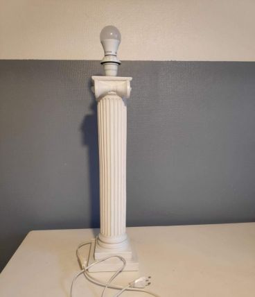 pied de lampe colonne blanche en plâtre