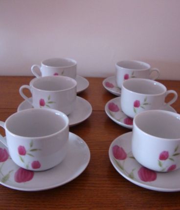 6 anciennes tasses à café en porcelaine ornées de tulipes ro
