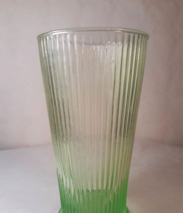 Vase cannelé en verre Ouraline bullée et cannelévintage