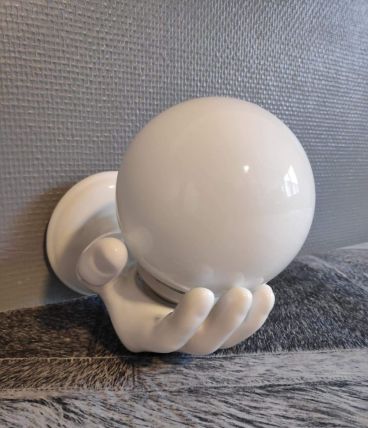 applique main en céramique blanche avec globe opaline blanc