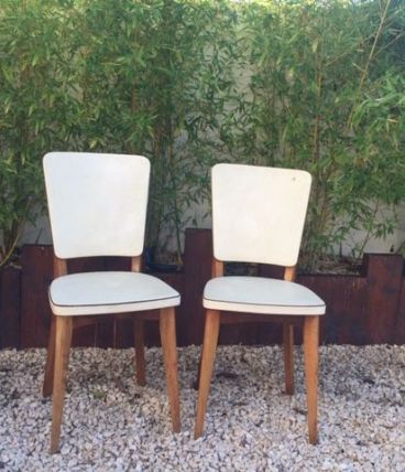 Paire de chaises scandinaves années 50 en skai