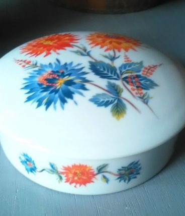 Boite ronde en porcelaine de Limoges 