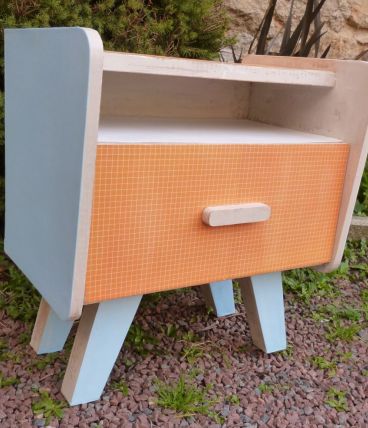 Meuble d'appoint en carton esprit vintage