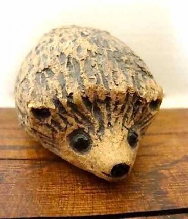 Petit hérisson en terre cuite