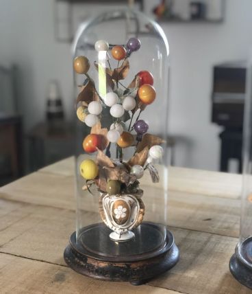 Jolie paire de globes de mariés avec la garniture 