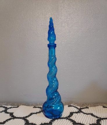 carafe bleue torsadée avec bouchon flamme