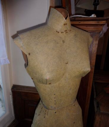 Mannequin professionnel sur support bois /1950