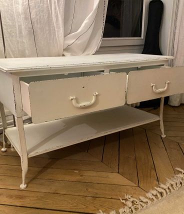 Petite console de chambre d'enfant
