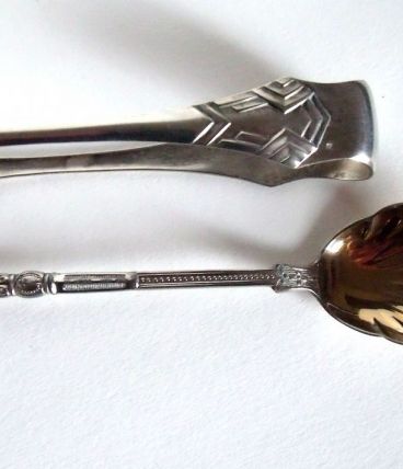 Pince à sucre Art Déco métal argenté + jolie Cuillère à frai
