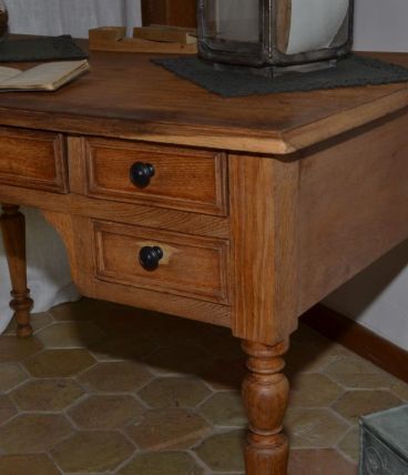 Bureau de style, en chêne massif 