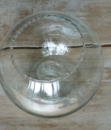 Vase boule ancien en verre soufflé