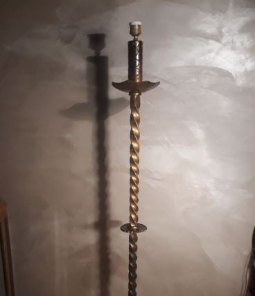 beau pied lampadaire fer forge 1960 a 70s ,tres lourd 10kg  