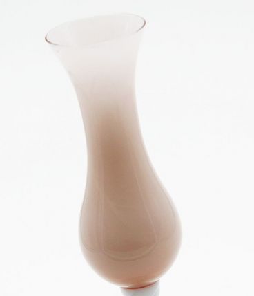 Vase en opaline rose