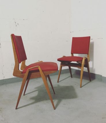 MAURICE PRÉ  Paire de chaises en orme. 