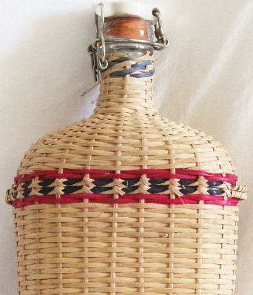 Bouteille en osier de Lourdes