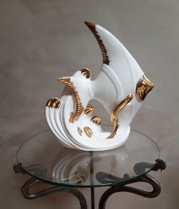 poisson porcelaine blanc et dorure art deco , bon etat   tra