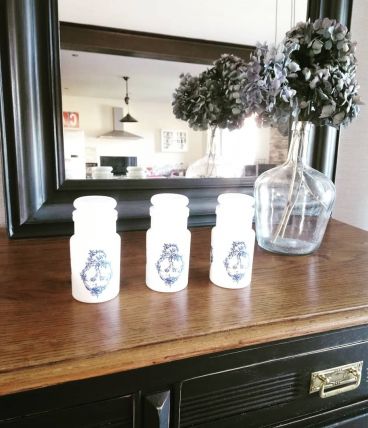 Pots apothicaires en opaline 