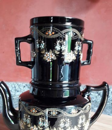 Théière signée Carland