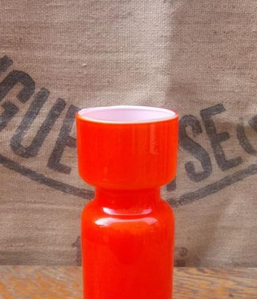 Joli vase en verre soufflé orange - Années 70