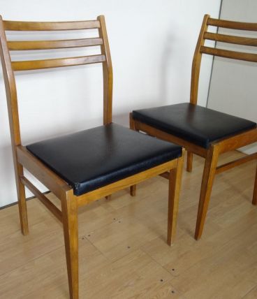 Paire de chaise scandinave assise en skaï