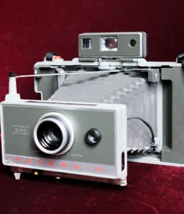 Polaroid 340 Land Camera  (1969 - 71)