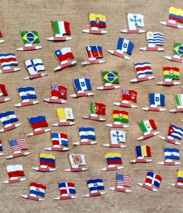 53 drapeaux publicitaires des biscuits l'Alsacienne 