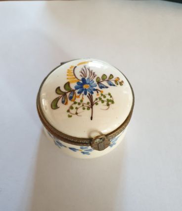 Ancienne boite en porcelaine pilulier ou bijoux à decor Flor
