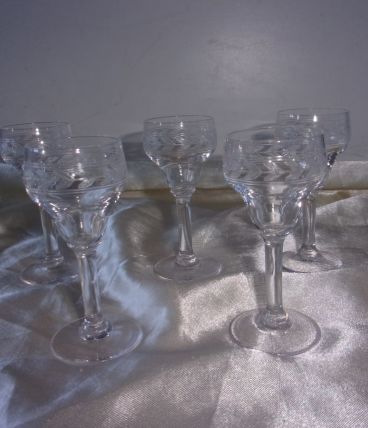 5 petits verres à liqueur cristal ciselé