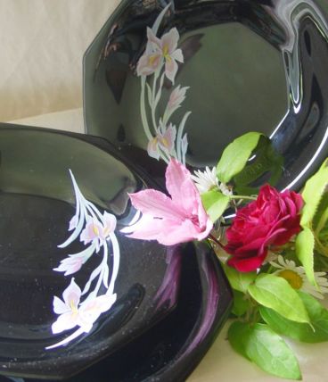 Lot de 4 assiettes creuses noires Vintage