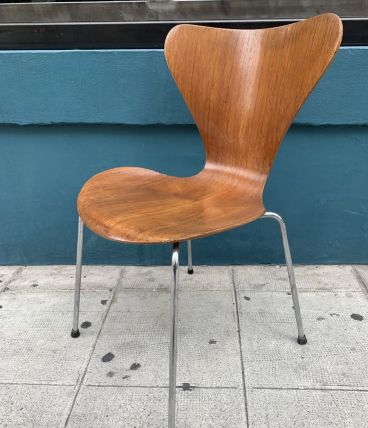 5 chaises "serie 7"  Arne Jacobsen 