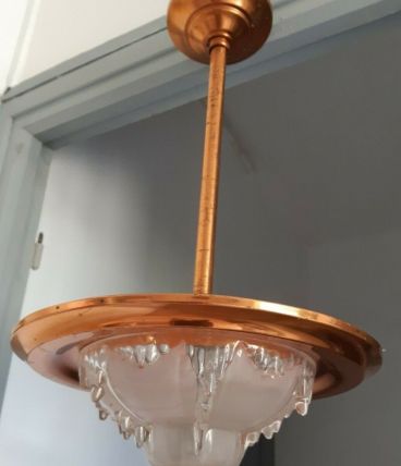 suspension art deco ezan cuivre et verre moulé  hauteur 50cm