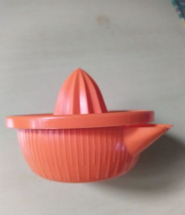 Presse agrumes orange en plastique