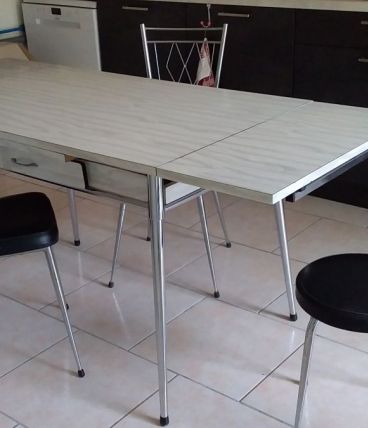 Table formica blanc 