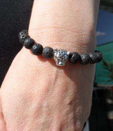 Bracelet pierre de lave / tête de panthère 