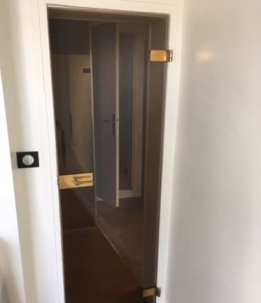 porte en verre fumé