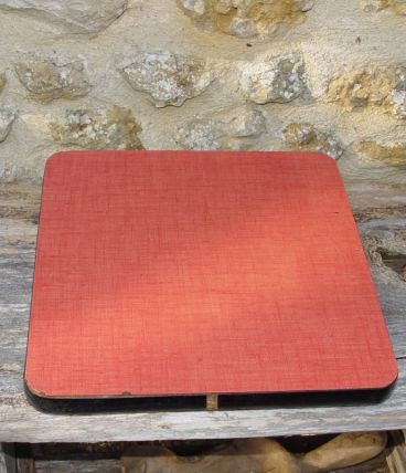 grand dessous de plat en formica rouge