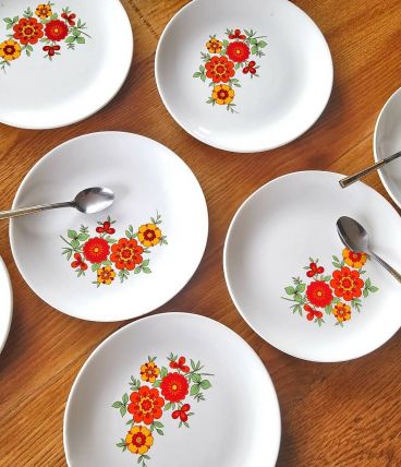 Lot de 7 assiettes à dessert vintage en porcelaine 