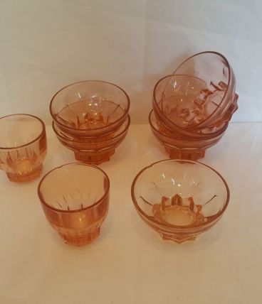 Lot 6 coupelles à dessert et 2 verres rosaline
