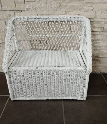 Coffre pour enfant en rotin / osier blanc. 