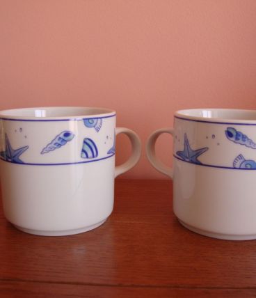 2 Grandes tasses à café ou à thé vintage en porcelaine