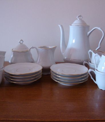 Service à café signé Ph. Deshoulières en porcelaine fine