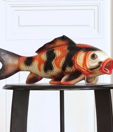 Sculpture ou vase mural en barbotine Carpe koi japonais péri
