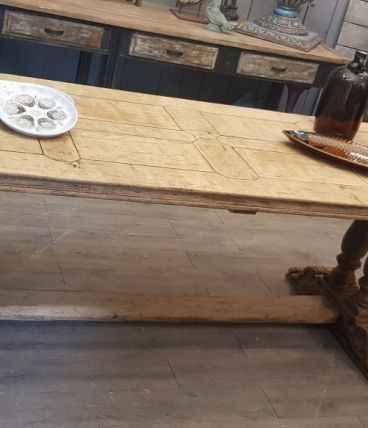 Belle table monastère,  plateau style parquet 