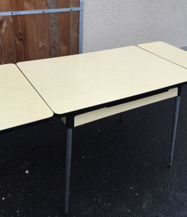 Table formica
