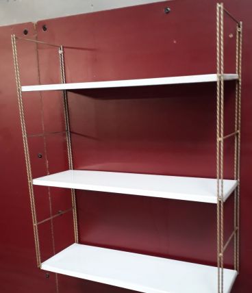 Étagère Tomado doré et plateaux  blanc  origine strig 1970. 