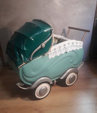 Landeau de poupée vintage 1940 a 50       ; h70x80x45 jouet 