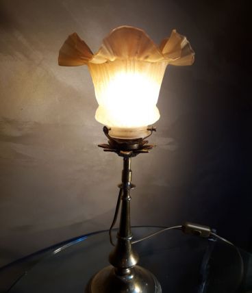 Grande lampe calice. Pied laiton et tulipe verre, 1930  styl
