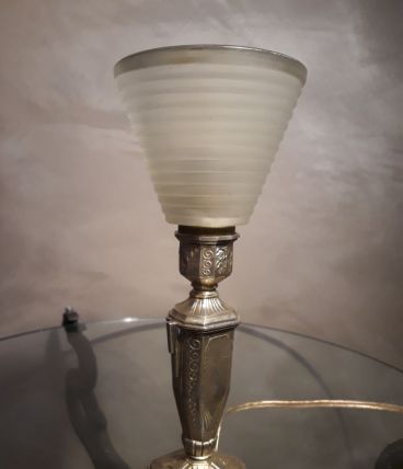 petite lampe de chevet art deco   en regule patiné or 