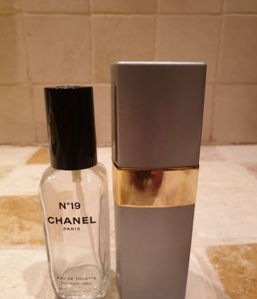 Etui et recharge Chanel 19 année 90 50ml état parfait