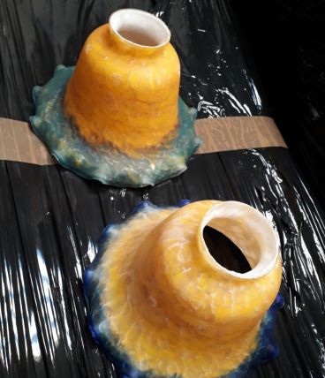 2 grosse tulipes    pate de verre   art deco